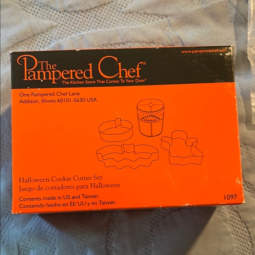 Pampered Chef Halloween Cookie Cutter Set - Orange